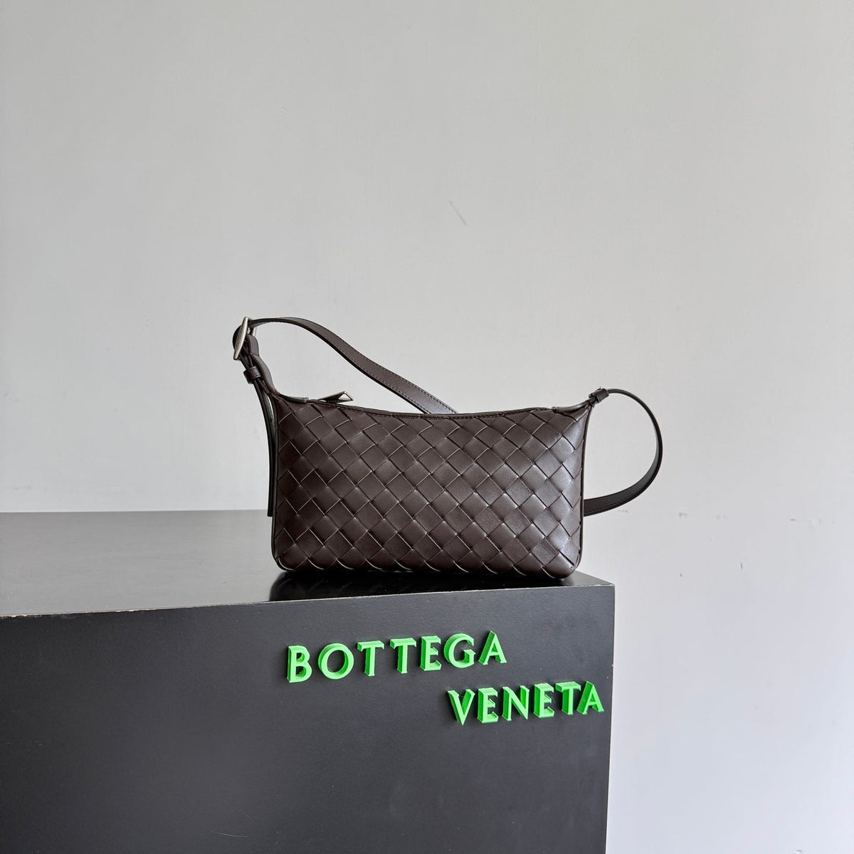 BV Traveler Phone Pouch Coffee Intrecciato Calfskin