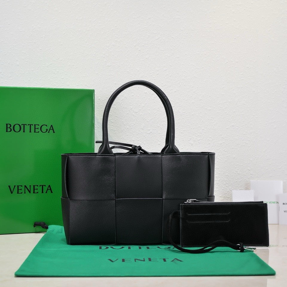 BV Pre-Owned Arco Tote Bag Black Cowhide