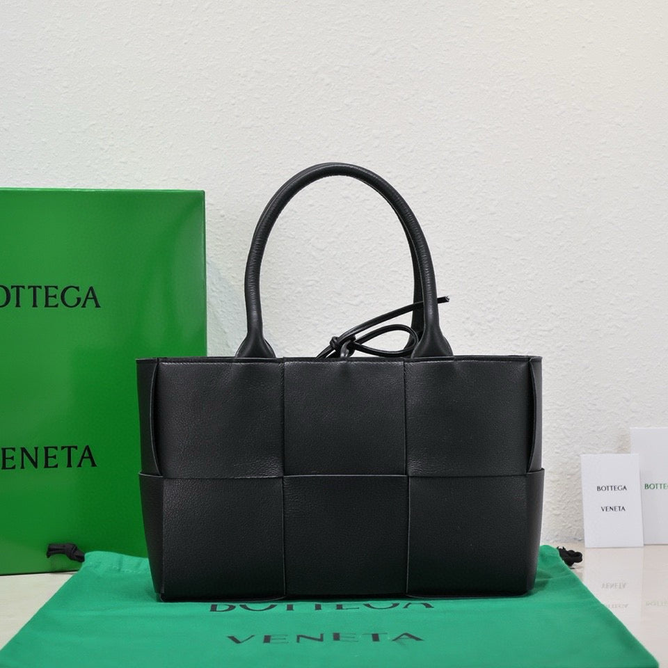 BV Pre-Owned Arco Tote Bag Black Cowhide