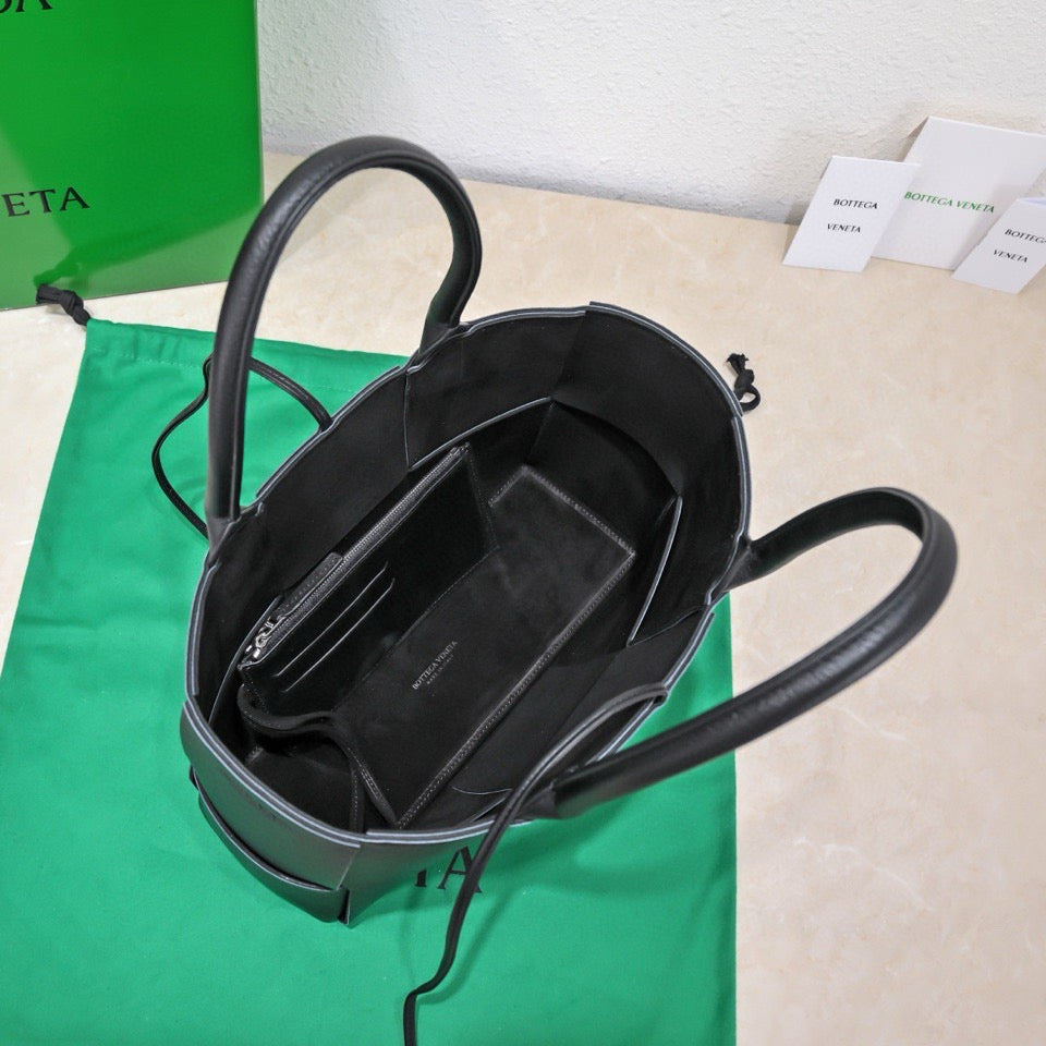 BV Pre-Owned Arco Tote Bag Black Cowhide
