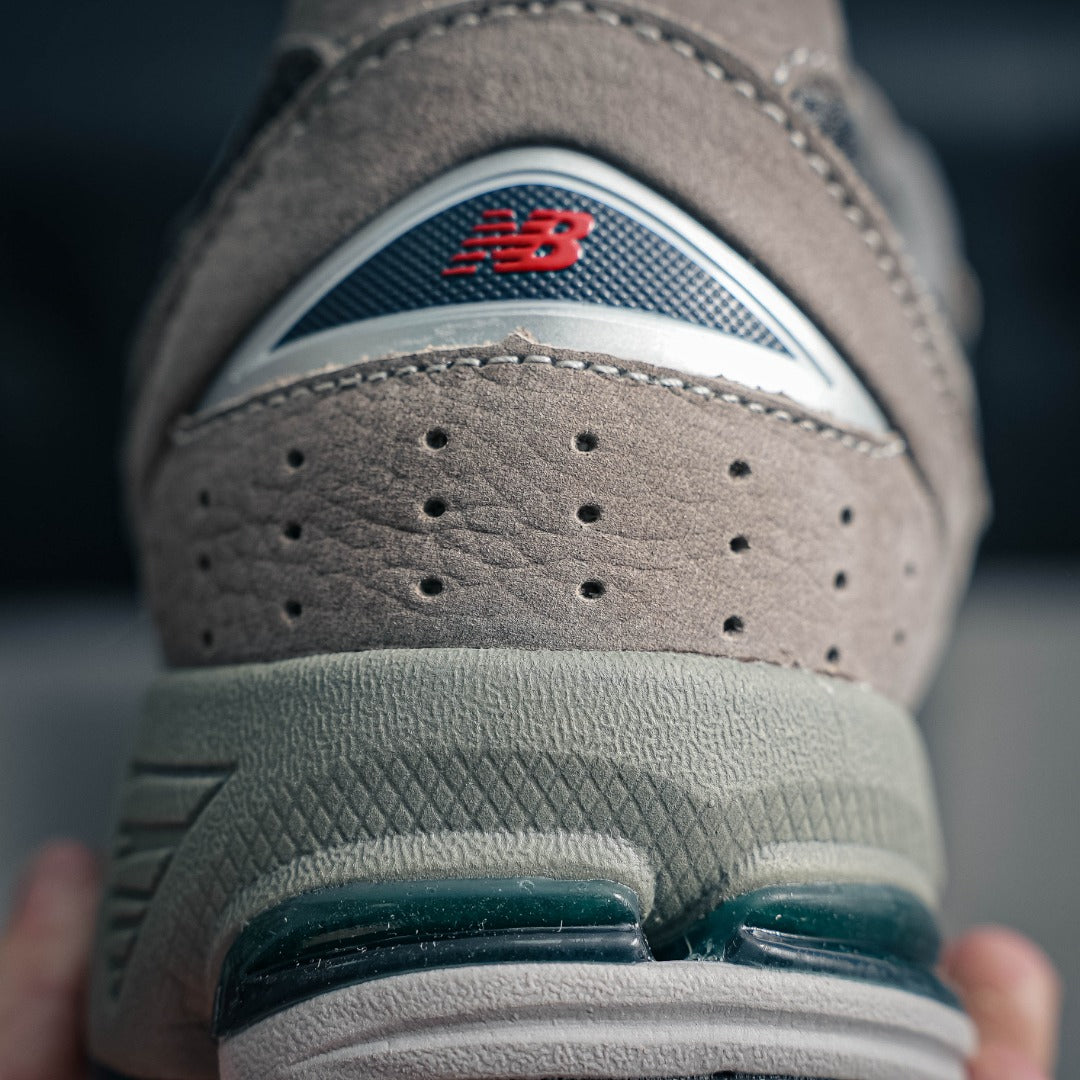 New Balance 2002R "Grey / Mallard Blue"