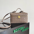 BANG BANG 22 VANITY CASE IN LIMESTONE CALFSKIN