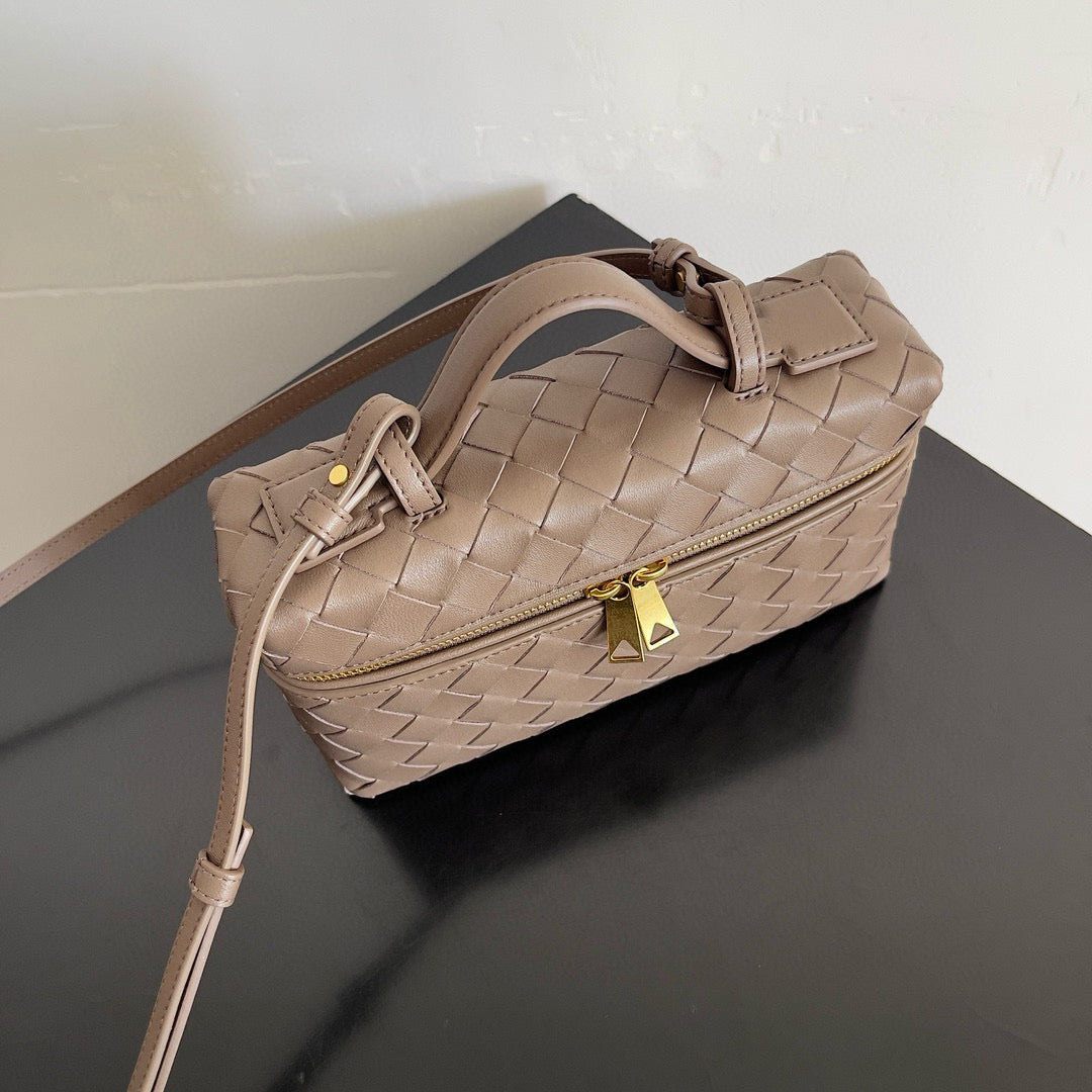 BANG BANG 22 VANITY CASE IN LIMESTONE CALFSKIN