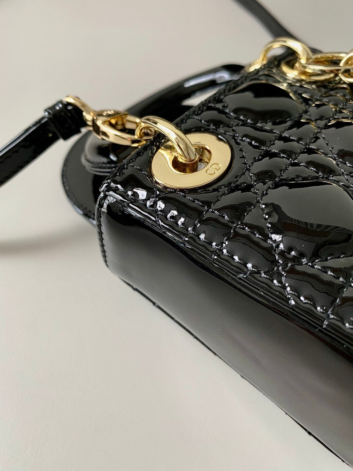 micro lady 12 black patent caslfskin