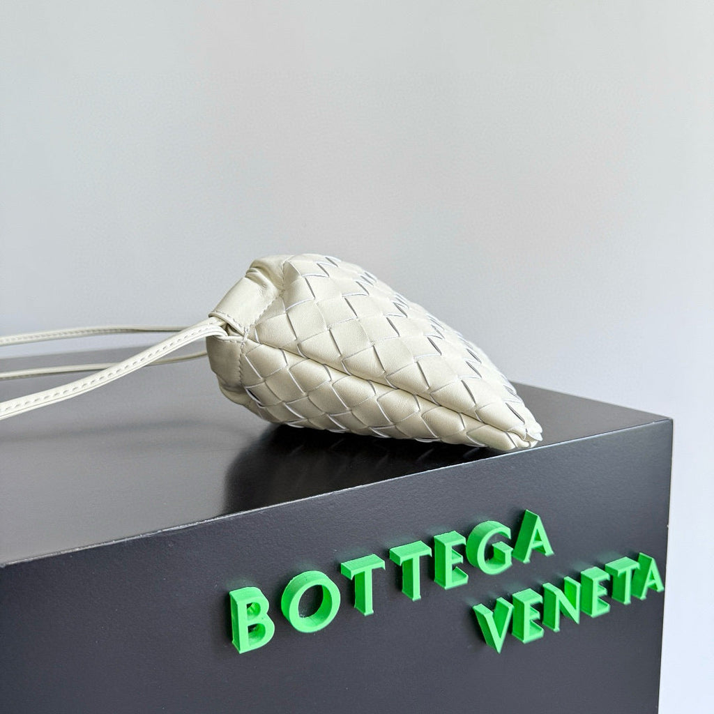 BV Small Dustbag Ivory Calfskin