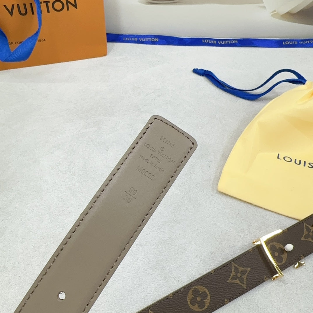 Pretty LV 30mm Reversible Belt Grey Calfskin