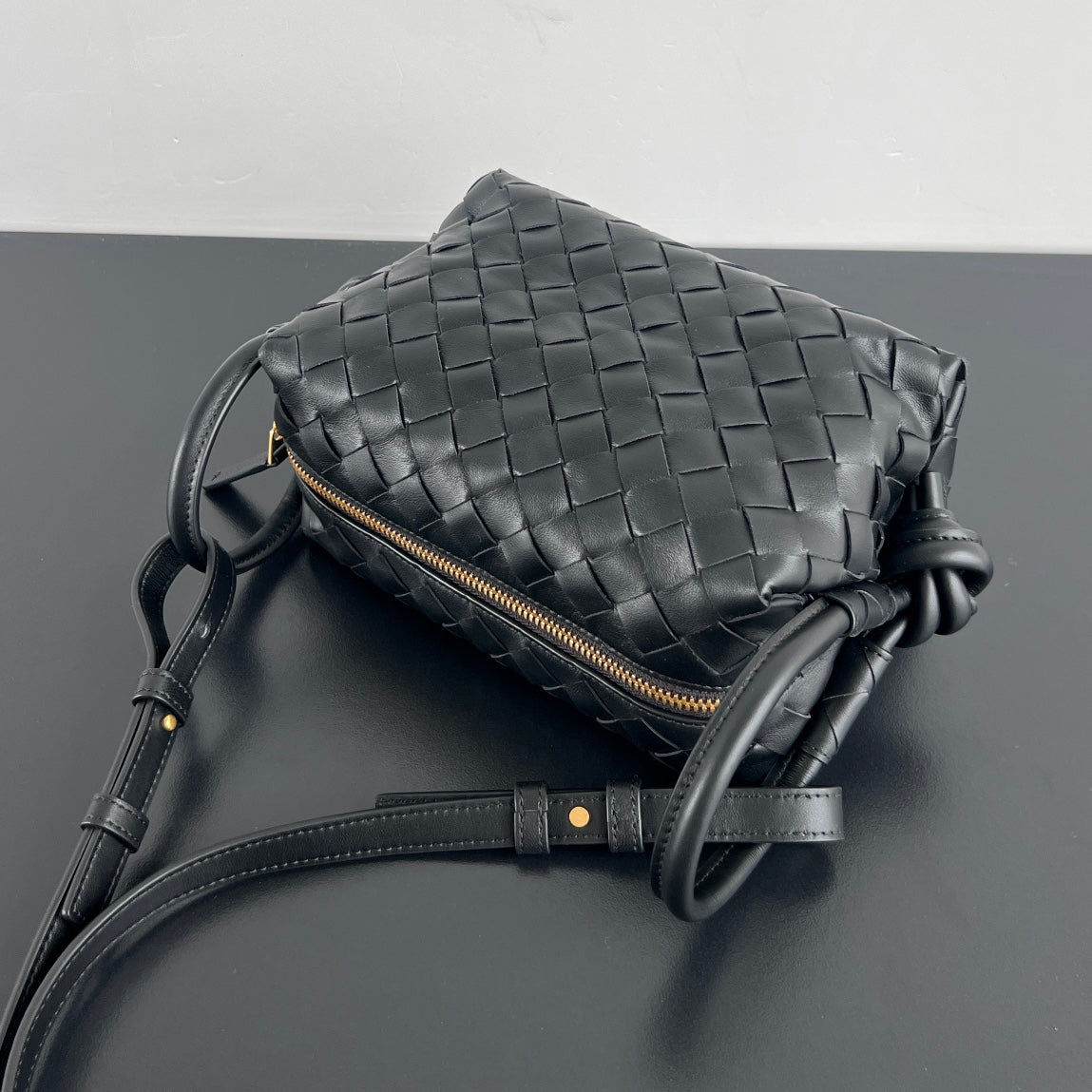 BV Loop Top Handle 19cm Black Lambskin