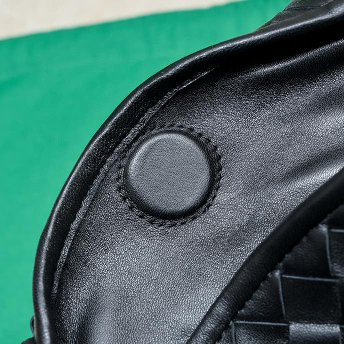 BV HOP Shoulder Bag 41cm BLack Calfskin