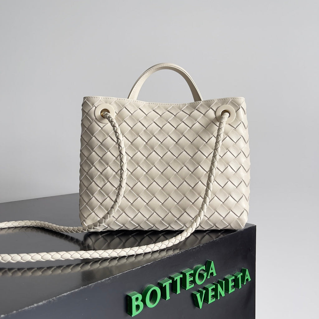 BV Small Andiamo 25 In Cream Lambskin Ghw 249677