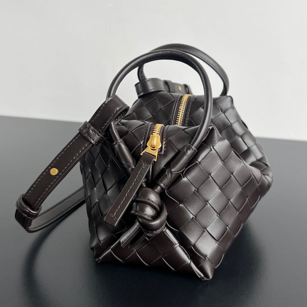 BV Loop Top Handle 19cm Chocolate Lambskin