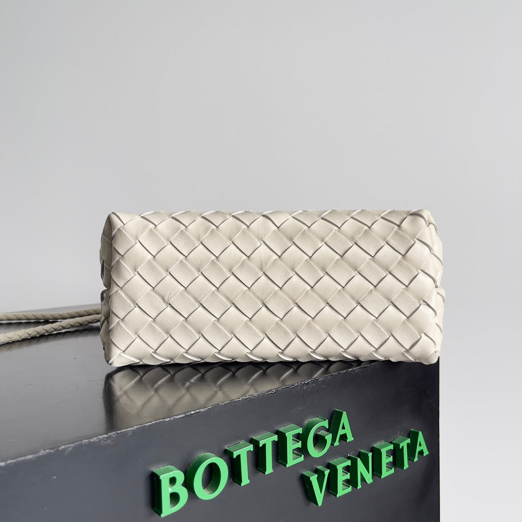 BV Small Andiamo 25 In Cream Lambskin Ghw 249677