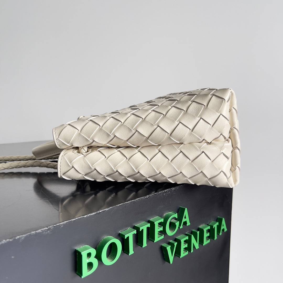 BV Small Andiamo 25 In Cream Lambskin Ghw 249677