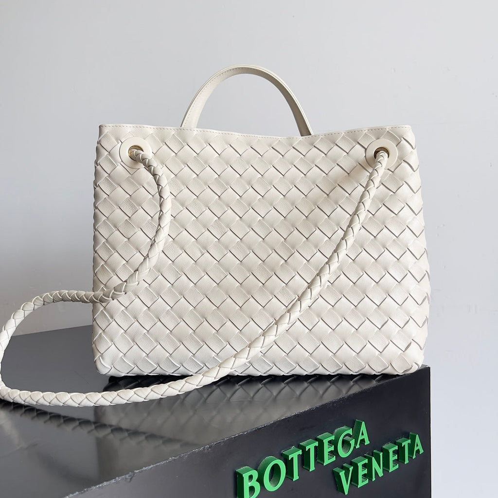 BV Medium Andiamo 32 In Cream Lambskin Ghw 209094