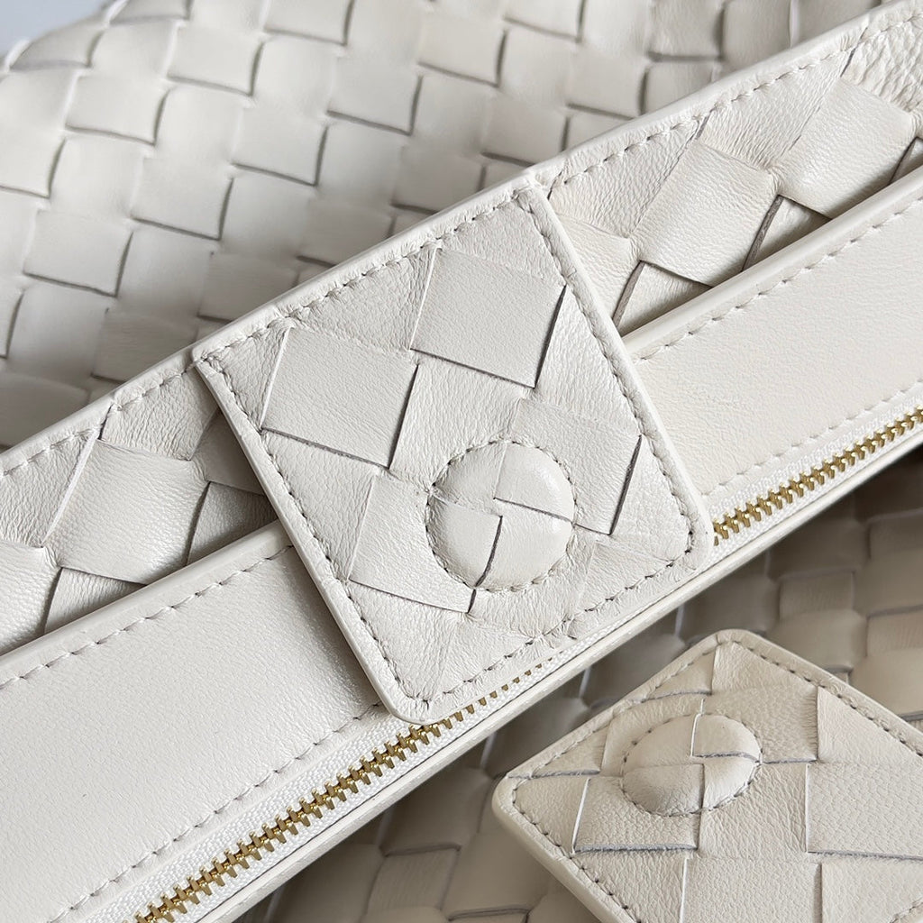 BV Medium Andiamo 32 In Cream Lambskin Ghw 209094