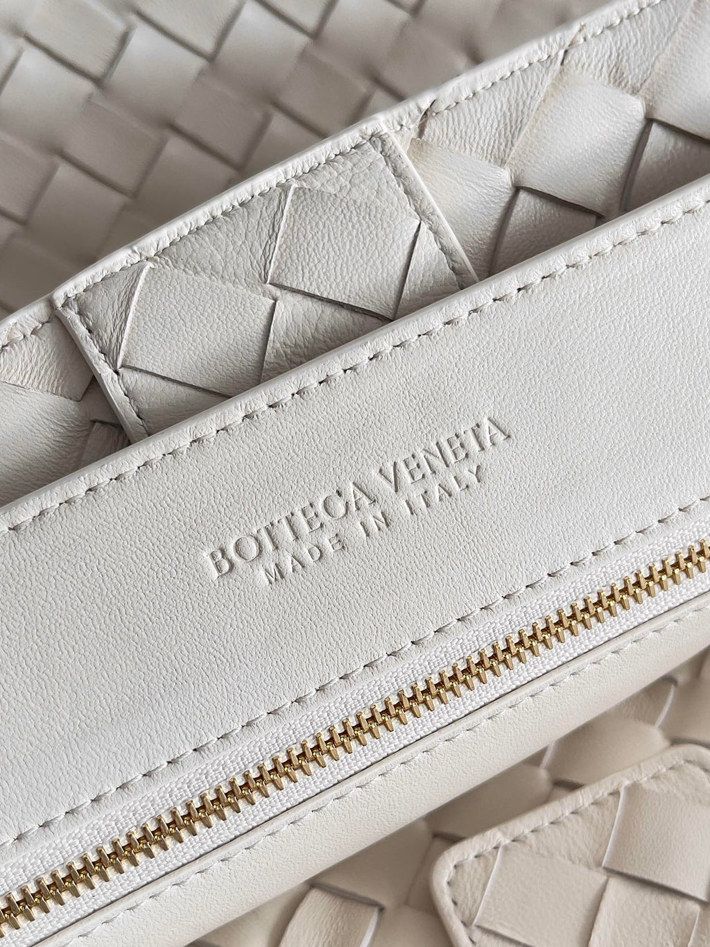 BV Large Andiamo 45 In Cream Lambskin Ghw 209096