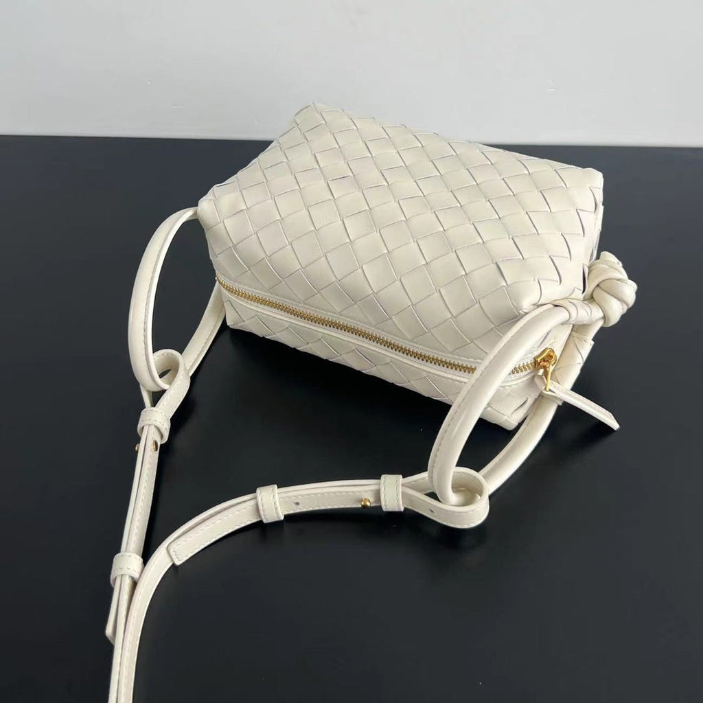 BV Loop Top Handle 19cm Cream Lambskin