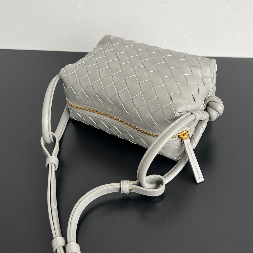 BV Loop Top Handle 19cm Grey Lambskin