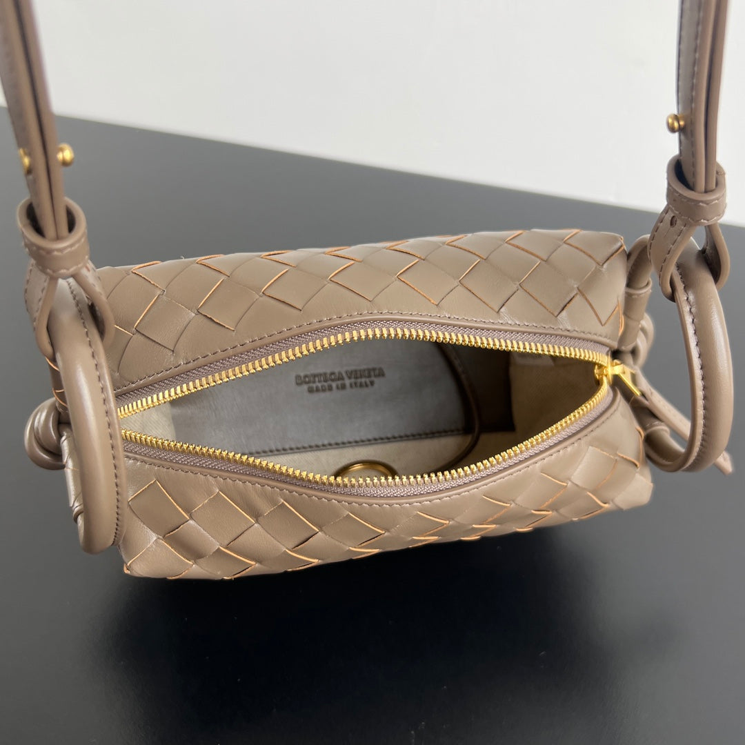BV Loop Top Handle 19cm Brown Lambskin