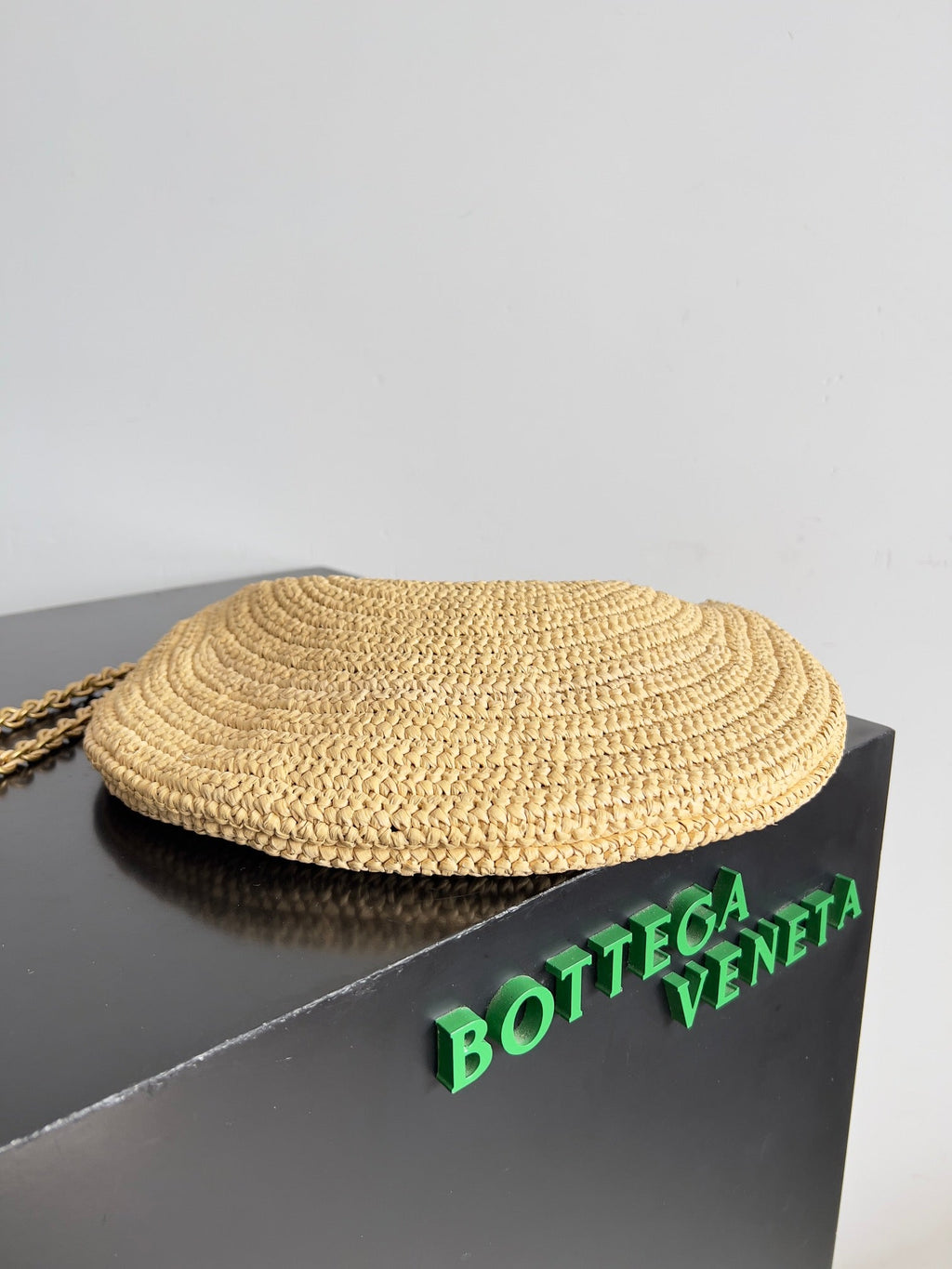 BV Sardine 33 With Chain In Beige Raffia 209338