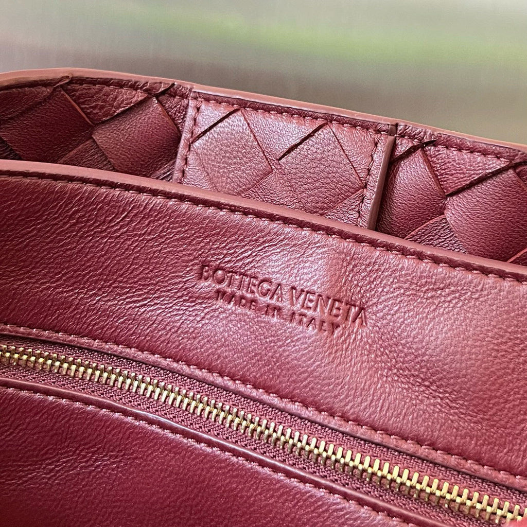 BV LARGE ANDIAMO 45CM DARK RED LAMBSKIN