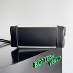 BV Medium Andiamo 32 In Beige Canvas Black Calfskin 209020