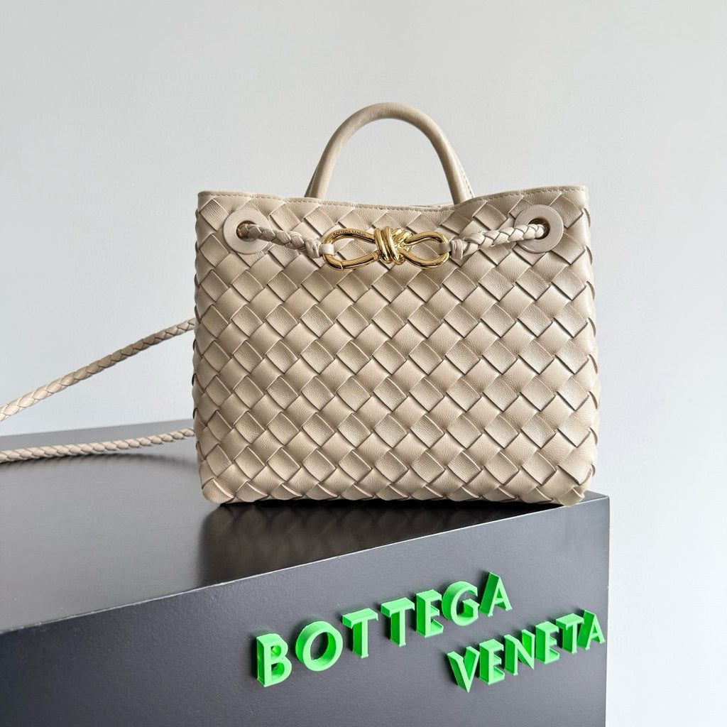 BV Small Andiamo Chain 25cm Beige Lambskin Gold Hardware