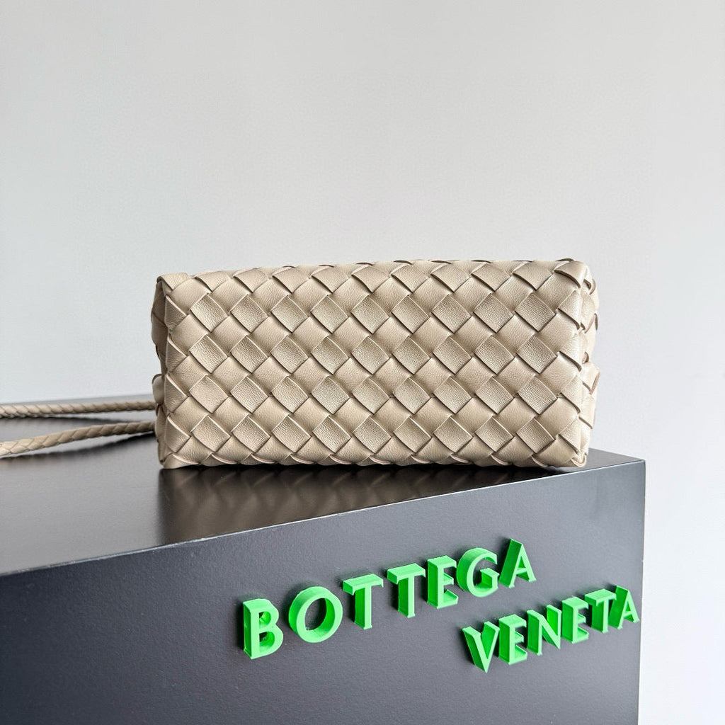BV Small Andiamo Chain 25cm Beige Lambskin Gold Hardware