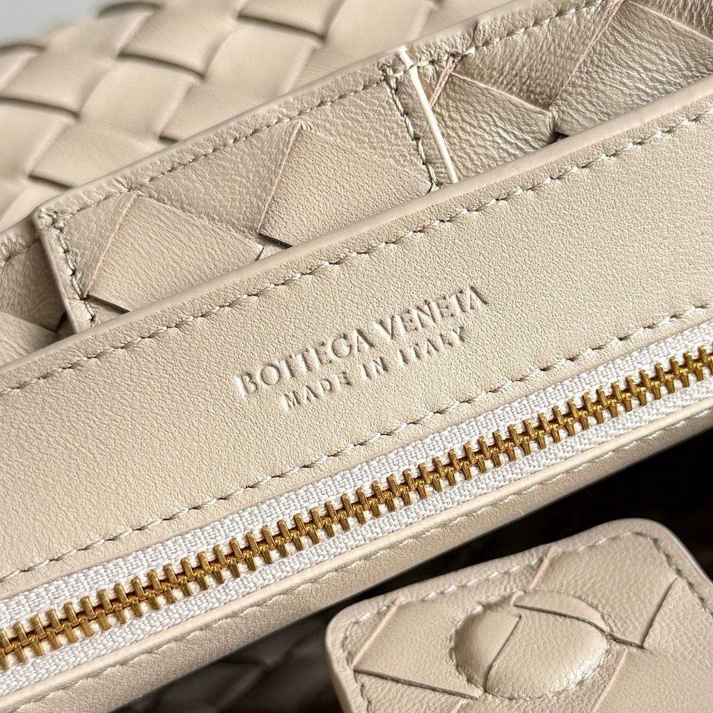 BV Small Andiamo Chain 25cm Beige Lambskin Gold Hardware
