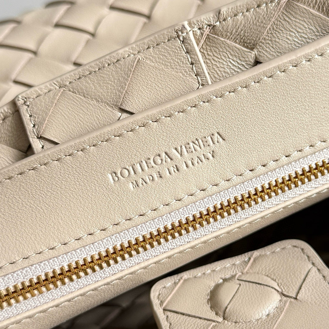BV Small Andiamo Chain 25cm Beige Lambskin Gold Hardware