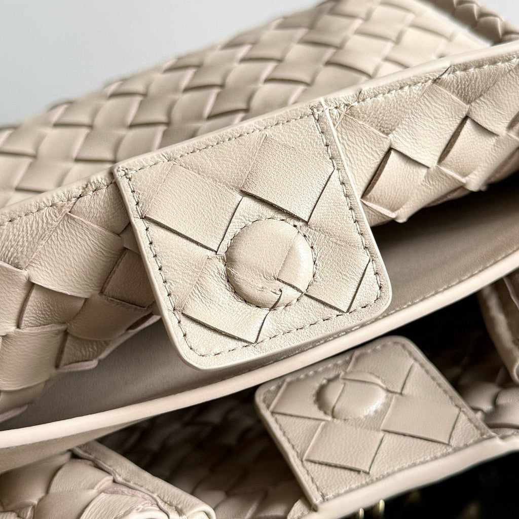 BV Small Andiamo Chain 25cm Beige Lambskin Gold Hardware