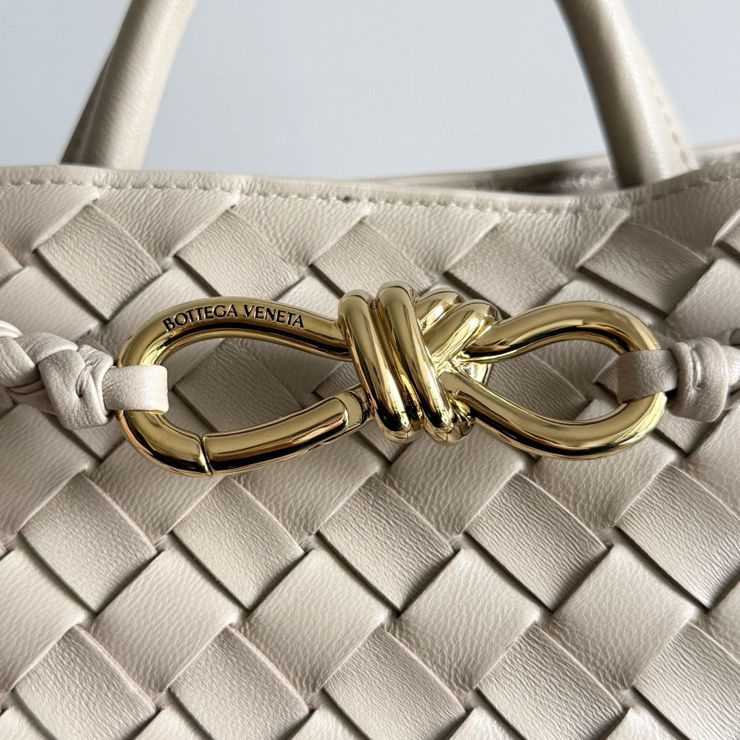 BV Small Andiamo Chain 25cm Beige Lambskin Gold Hardware