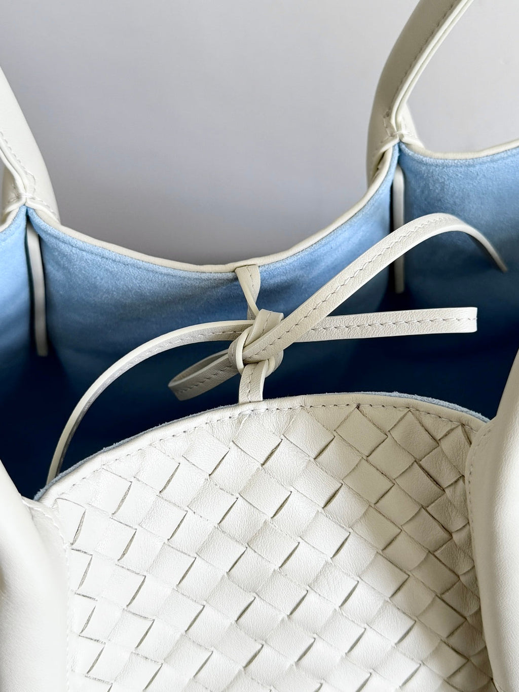 BV Pinacoteca Bag 43cm White Intrecciato Calfskin & Suede