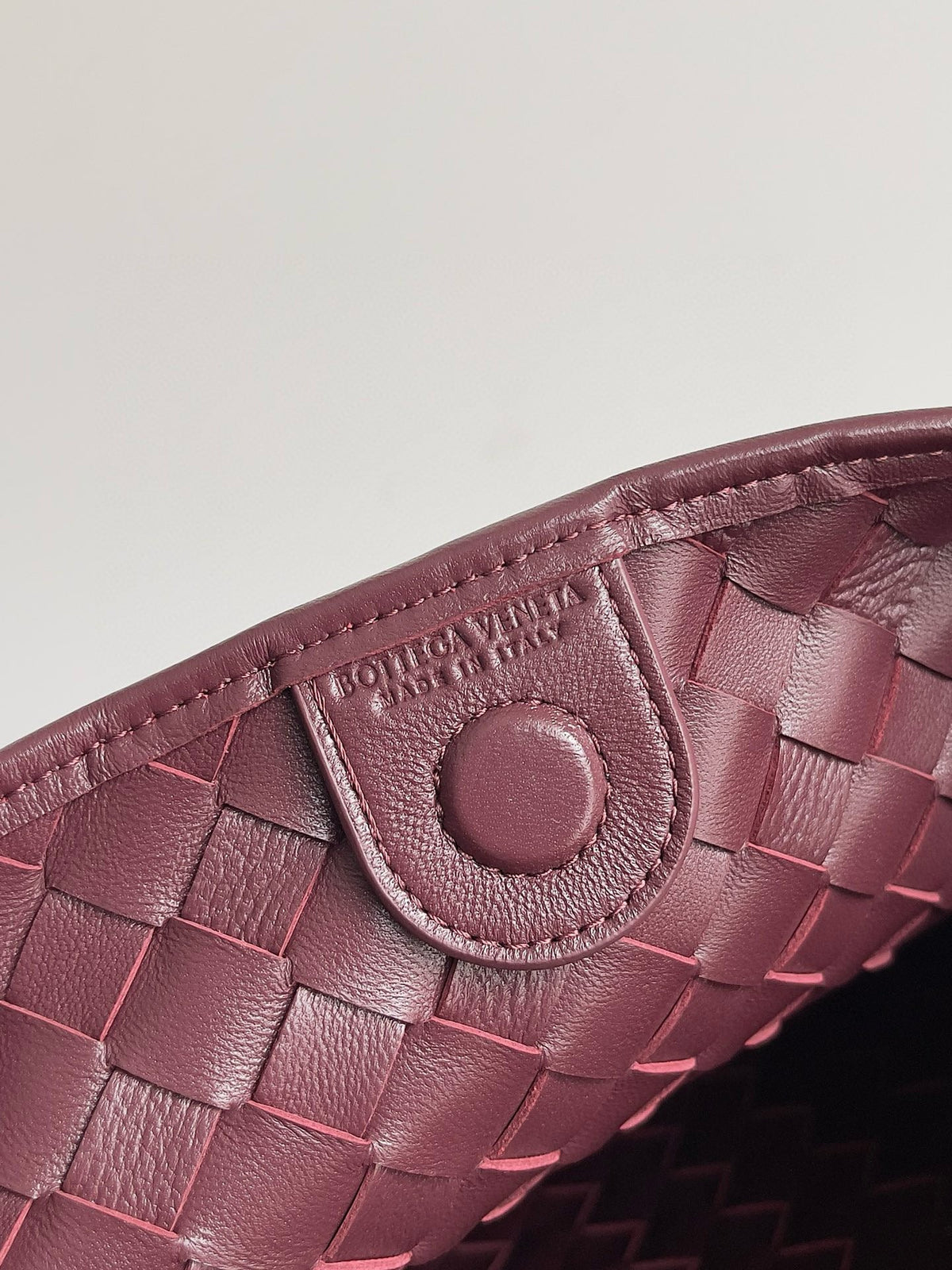 SARDINE 39 WITH CHAIN IN BAROLO LAMBSKIN