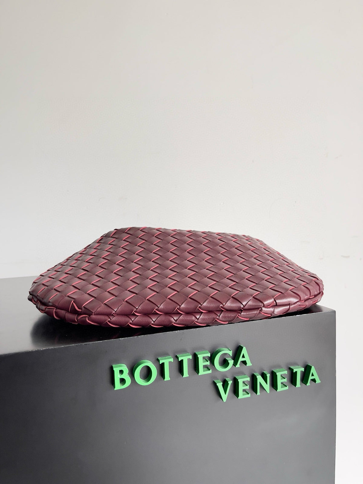 SARDINE 39 WITH CHAIN IN BAROLO LAMBSKIN