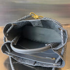 BV MEDIUM ANDIAMO 32CM DARK GREY LAMBSKIN