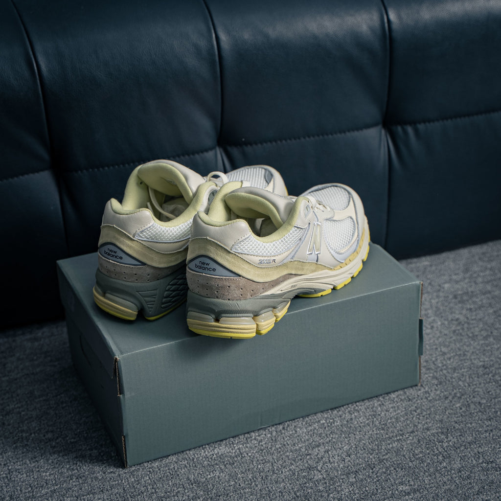 AURALEE x New Balance 2002R "White / Sand Beige"