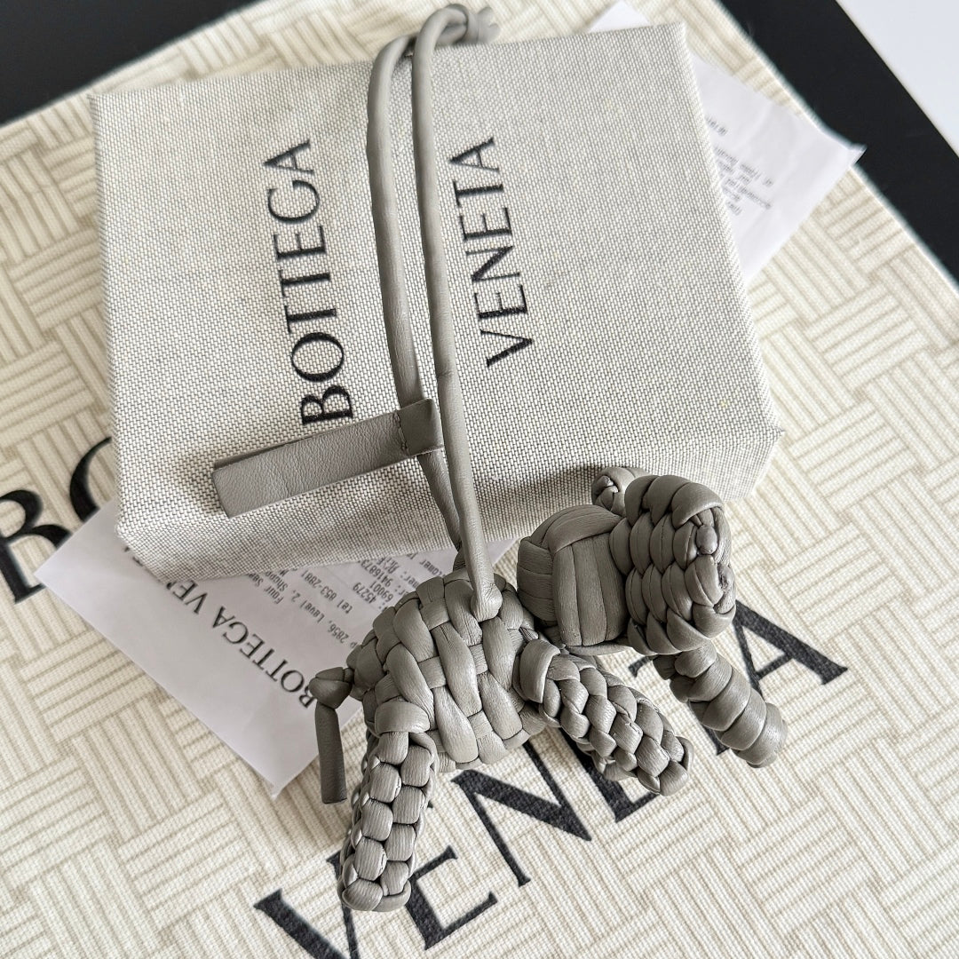 BV 25 Elephant Charm Drizzle leather
