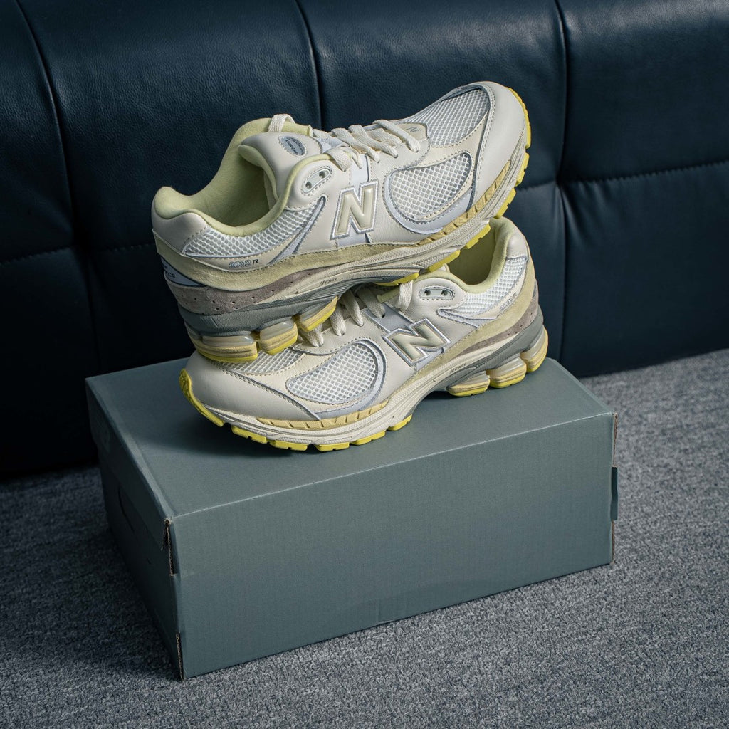 AURALEE x New Balance 2002R "White / Sand Beige"