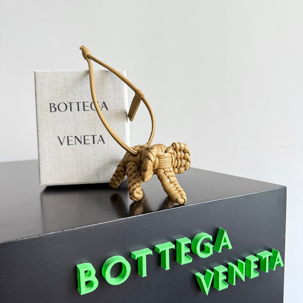 BV 25 Elephant Charm Beige leather