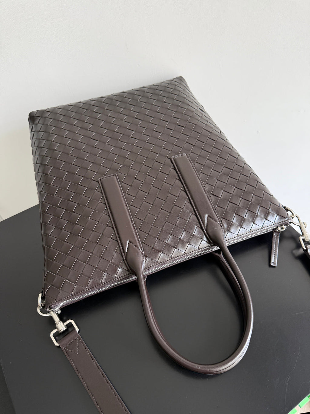 BV 25 Zipped North-South Tote 33.5cm Fondant Intrecciato Leather