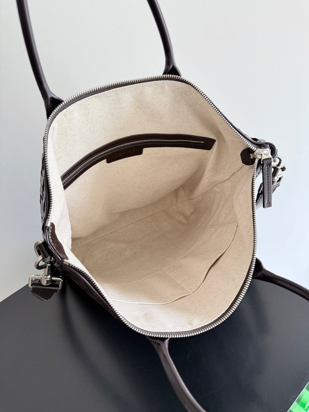 BV 25 Zipped North-South Tote 33.5cm Fondant Intrecciato Leather