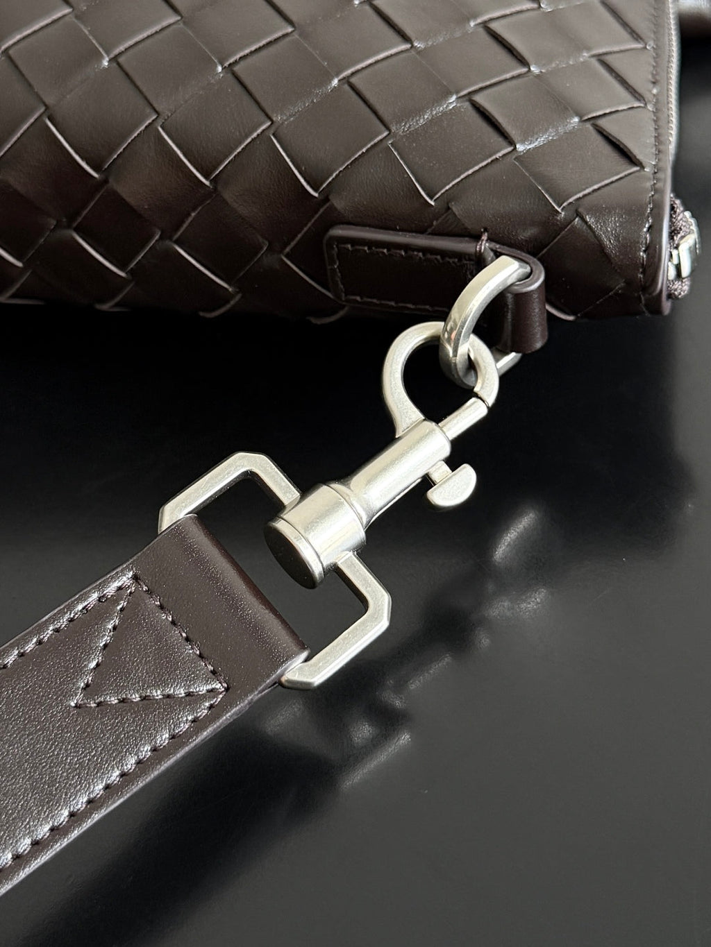BV 25 Zipped North-South Tote 33.5cm Fondant Intrecciato Leather