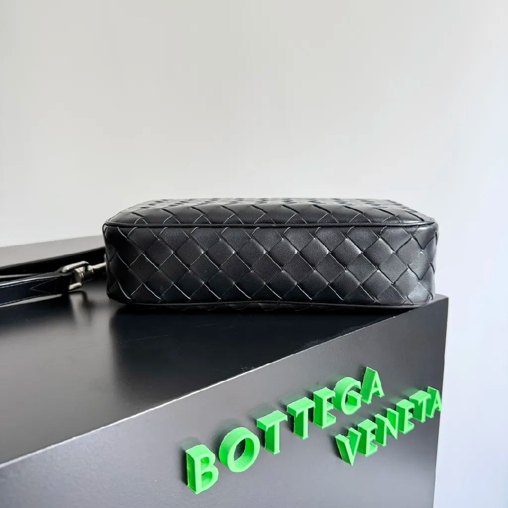 BV 25 Small Intrecciato Camera Bag 24.5cm Black Cowhide HW