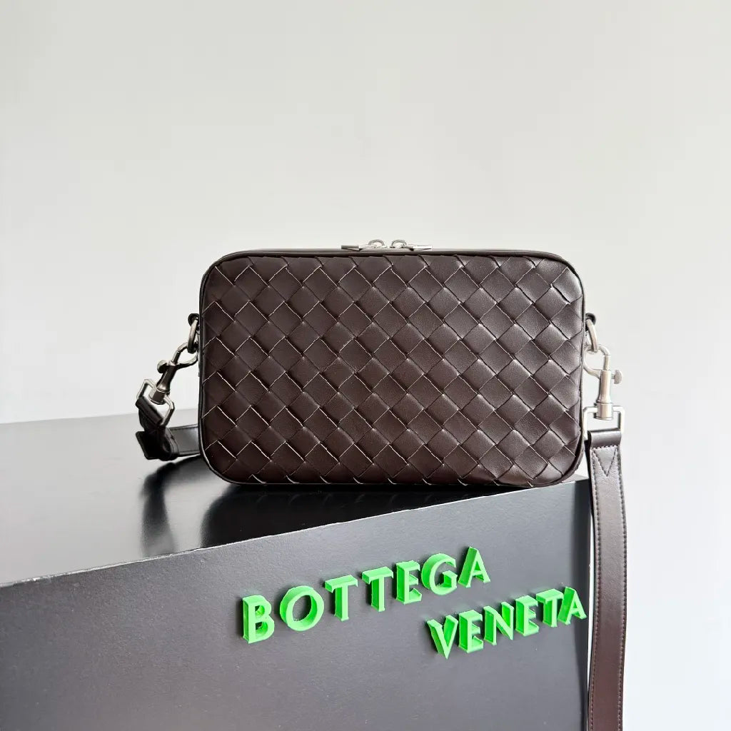 BV 25 Small Intrecciato Camera Bag 24.5cm Deep Brown Cowhide HW