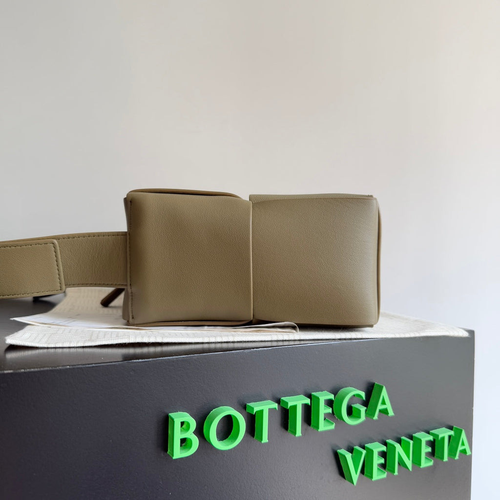 BV 25 Arco Camera Bag 28cm Algae Leather