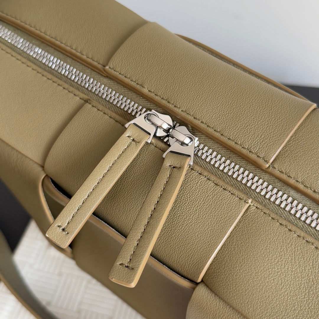 BV 25 Arco Camera Bag 28cm Algae Leather