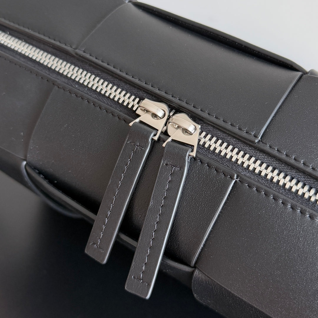 BV 25 Arco Camera Bag 28cm Black Leather