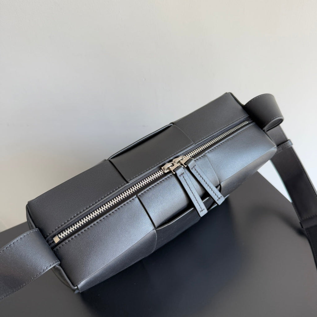 BV 25 Arco Camera Bag 28cm Black Leather