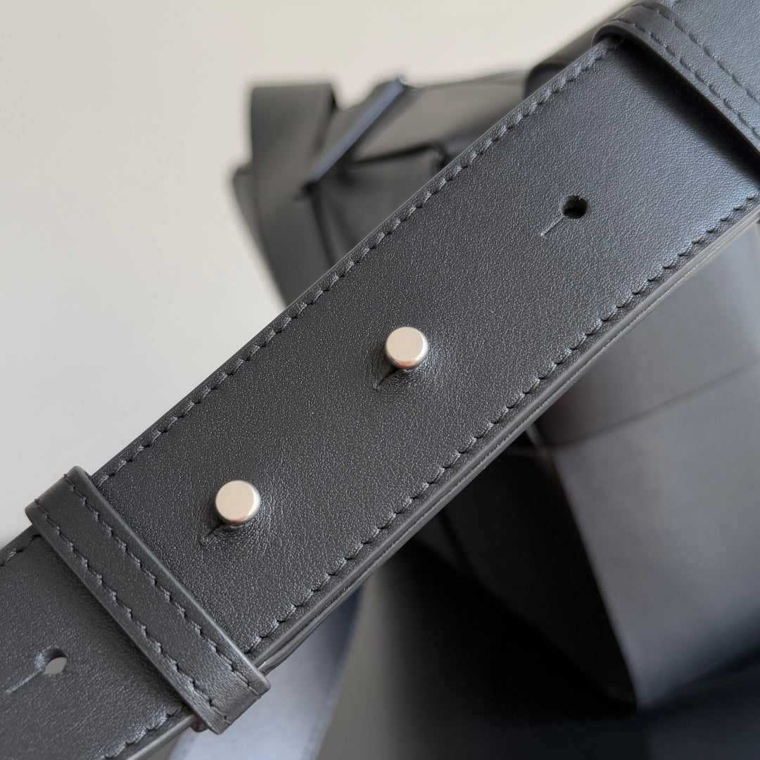 BV 25 Arco Camera Bag 28cm Black Leather