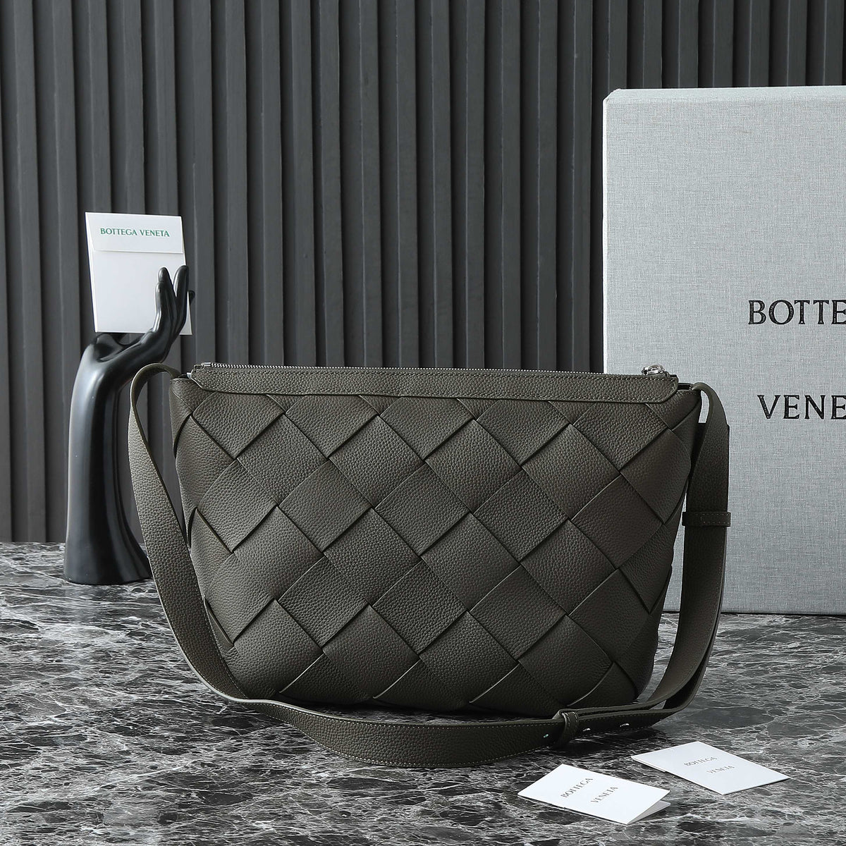BV 25S DIAGO HOBO 39 IN VERY DEEP OLIVE GRAIN COWHIDE